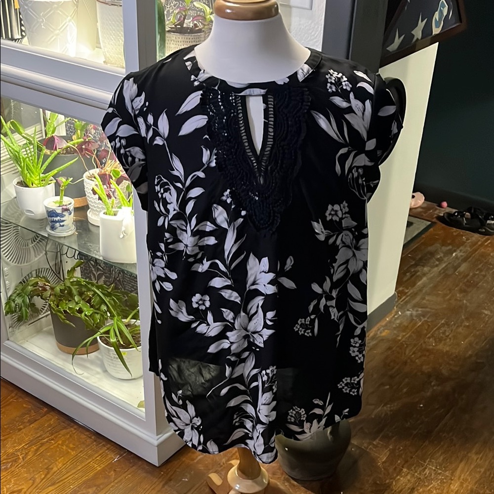 Daniel Rainn Black and Grey Cap Sleeve Blouse